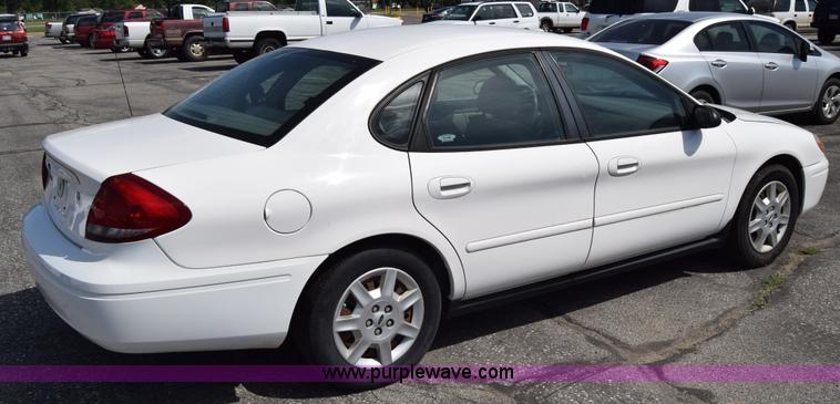 image for item K8543 2006 Ford Taurus SE