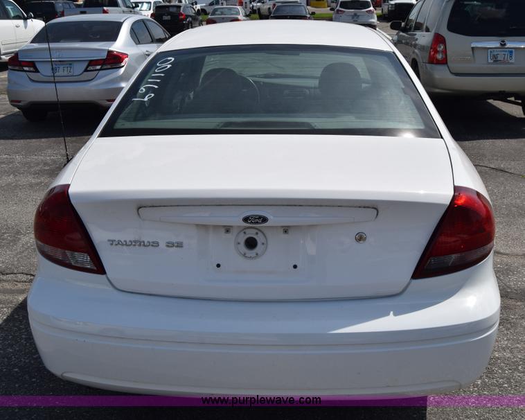 image for item K8543 2006 Ford Taurus SE