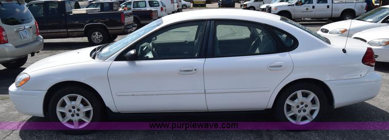image for item K8543 2006 Ford Taurus SE