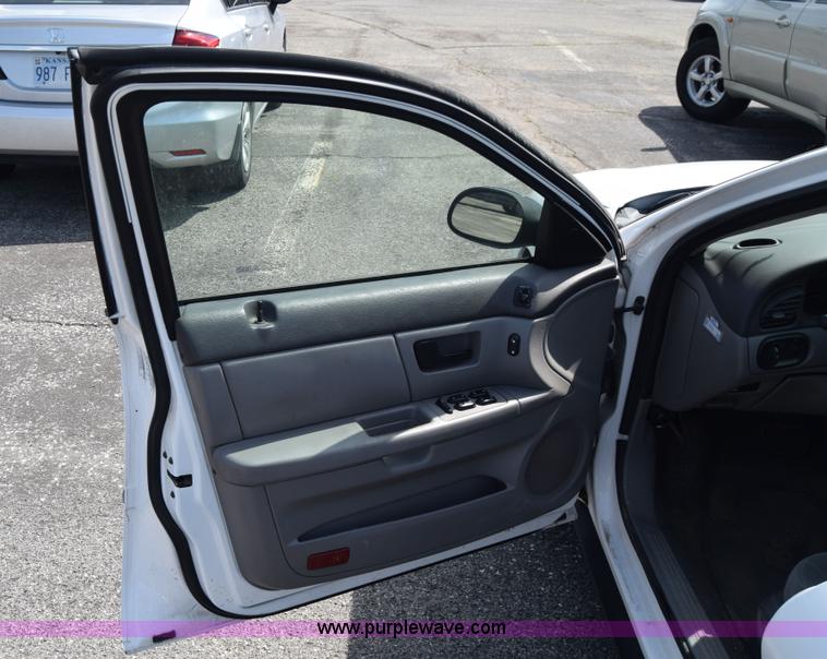 image for item K8543 2006 Ford Taurus SE