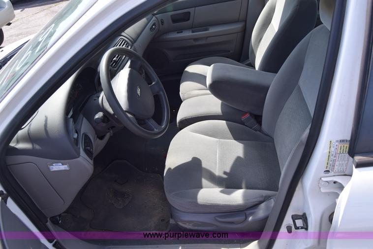 image for item K8543 2006 Ford Taurus SE