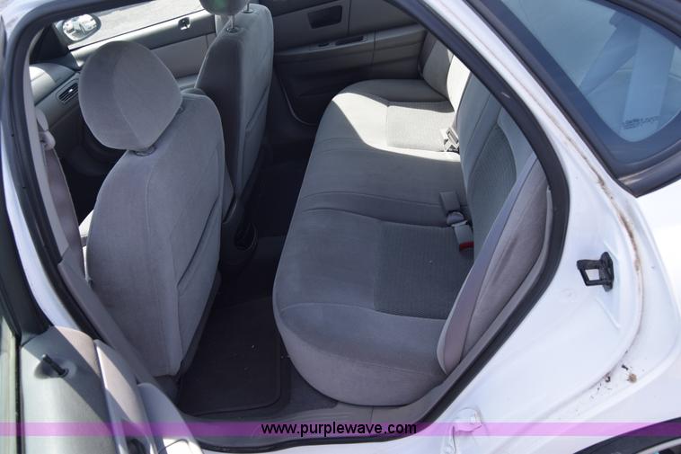 image for item K8543 2006 Ford Taurus SE