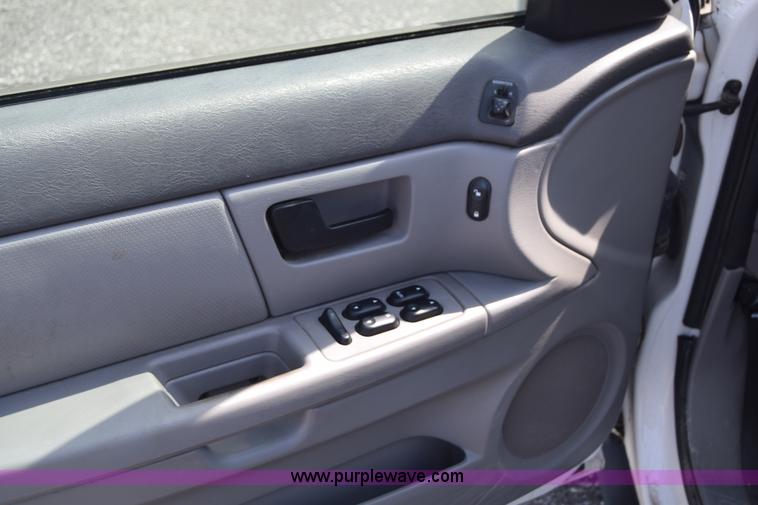 image for item K8543 2006 Ford Taurus SE