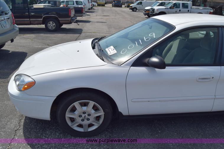 image for item K8543 2006 Ford Taurus SE