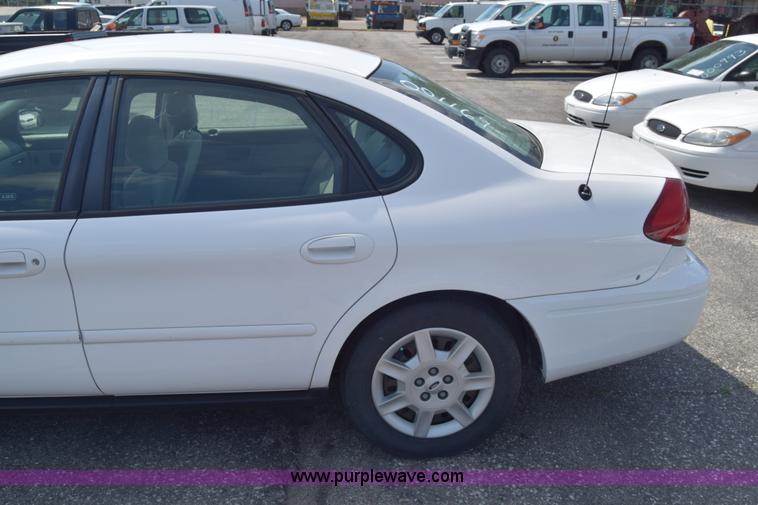 image for item K8543 2006 Ford Taurus SE