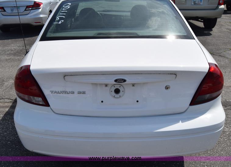 image for item K8543 2006 Ford Taurus SE