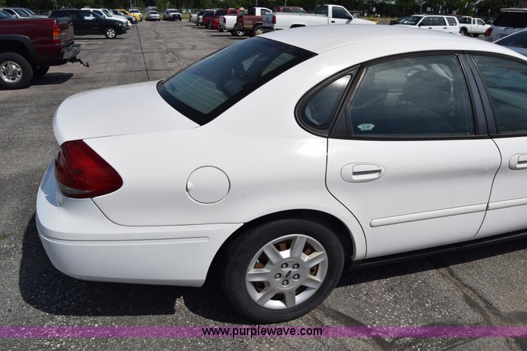 image for item K8543 2006 Ford Taurus SE