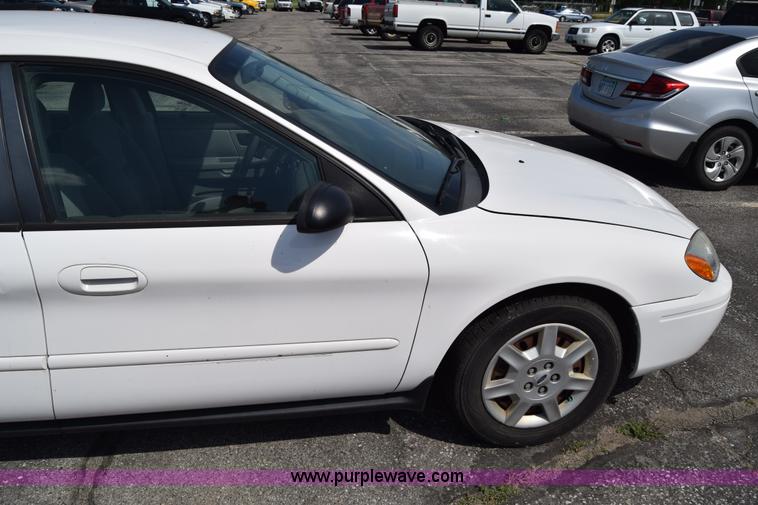 image for item K8543 2006 Ford Taurus SE