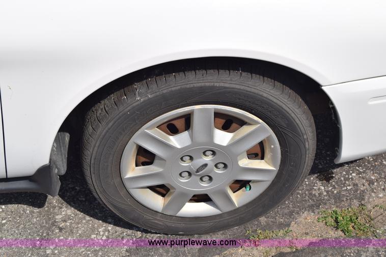 image for item K8543 2006 Ford Taurus SE