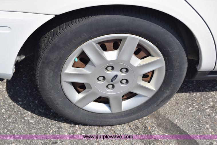 image for item K8543 2006 Ford Taurus SE