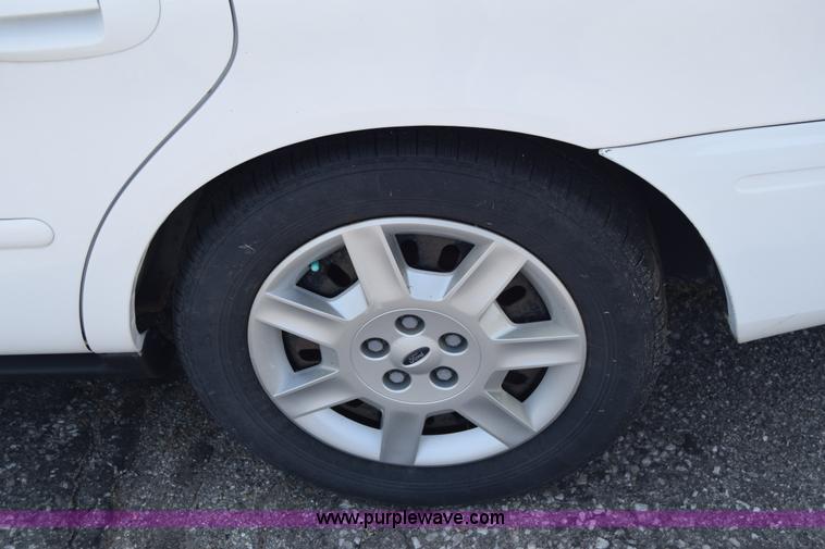 image for item K8543 2006 Ford Taurus SE