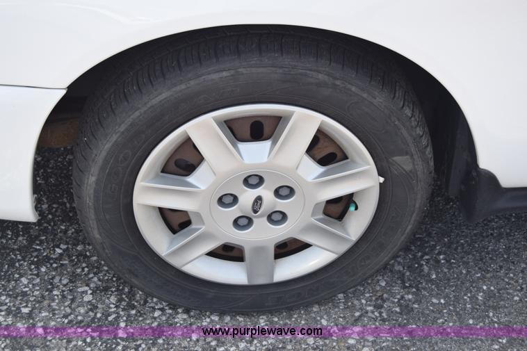 image for item K8543 2006 Ford Taurus SE