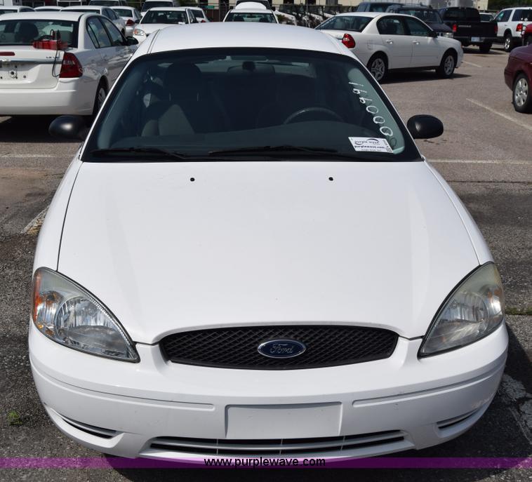 image for item K8544 2006 Ford Taurus SE