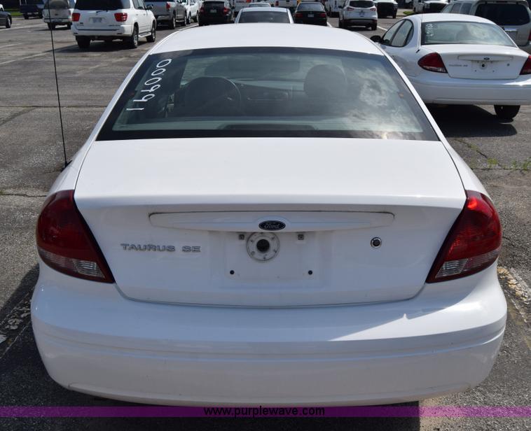 image for item K8544 2006 Ford Taurus SE