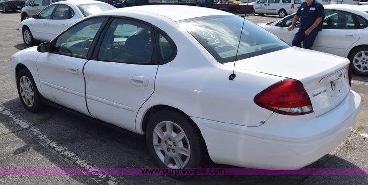 image for item K8544 2006 Ford Taurus SE