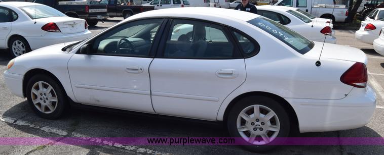 image for item K8544 2006 Ford Taurus SE