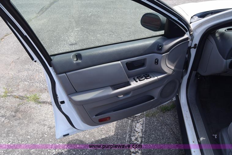 image for item K8544 2006 Ford Taurus SE