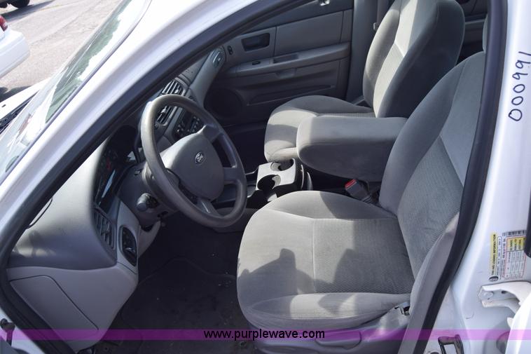 image for item K8544 2006 Ford Taurus SE