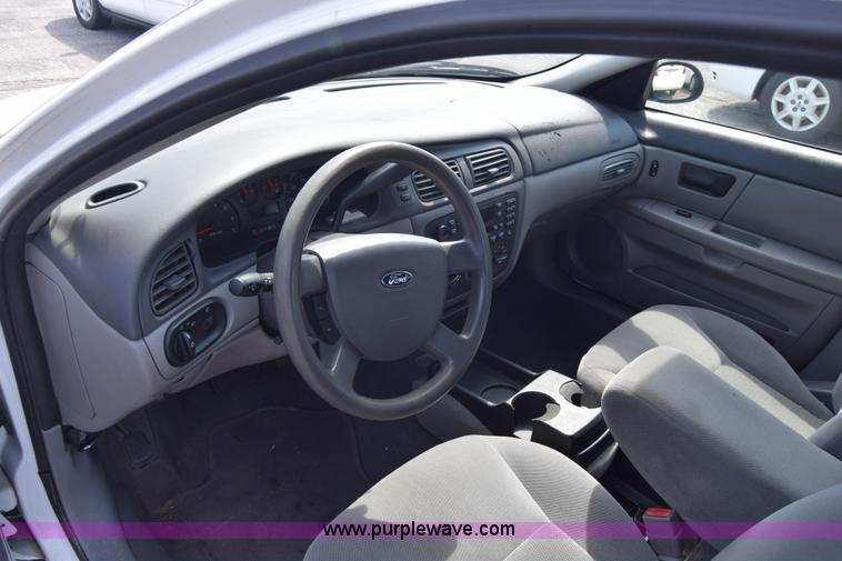 image for item K8544 2006 Ford Taurus SE