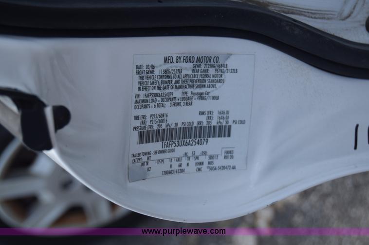 image for item K8544 2006 Ford Taurus SE