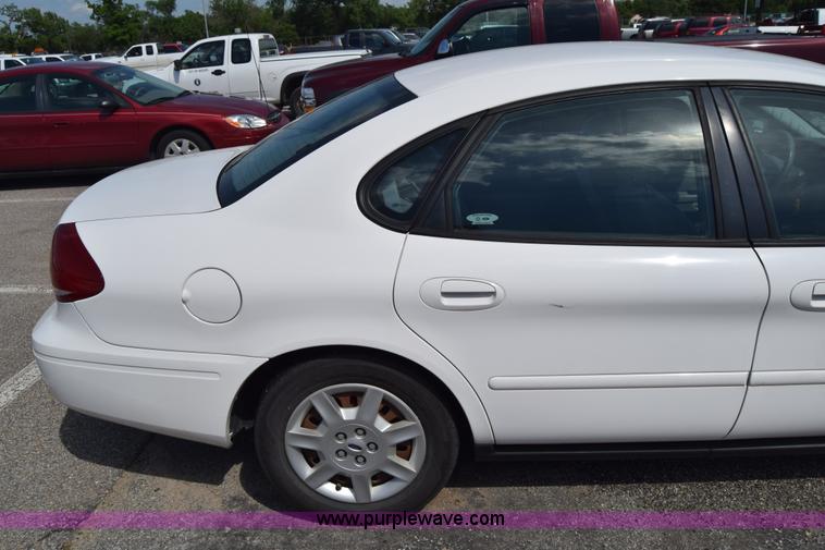 image for item K8544 2006 Ford Taurus SE