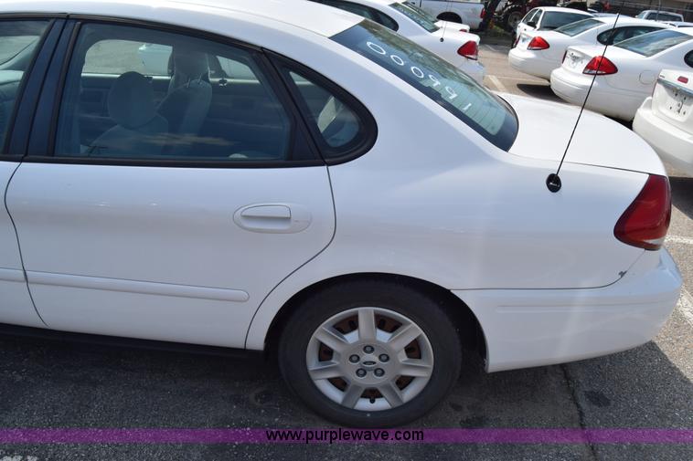 image for item K8544 2006 Ford Taurus SE