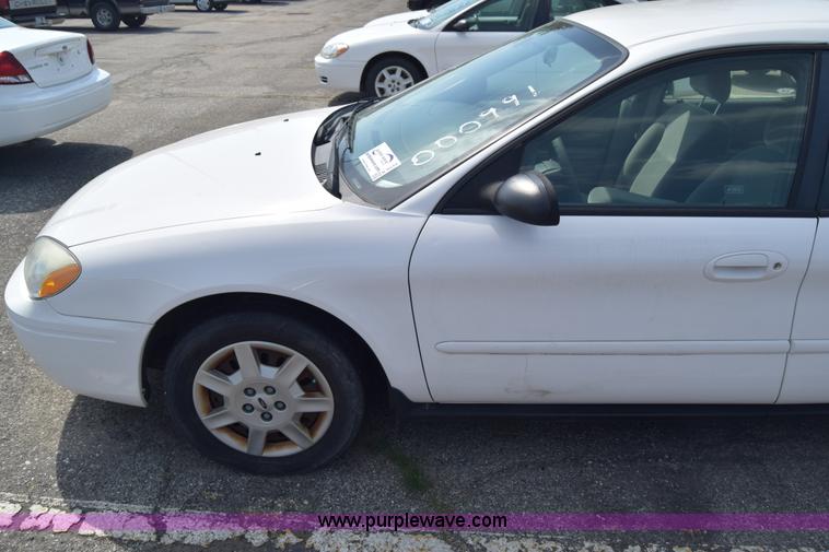 image for item K8544 2006 Ford Taurus SE