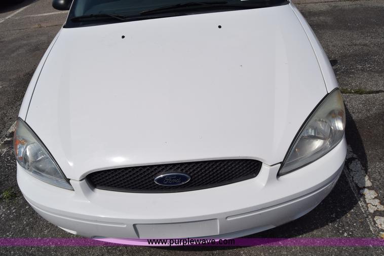 image for item K8544 2006 Ford Taurus SE