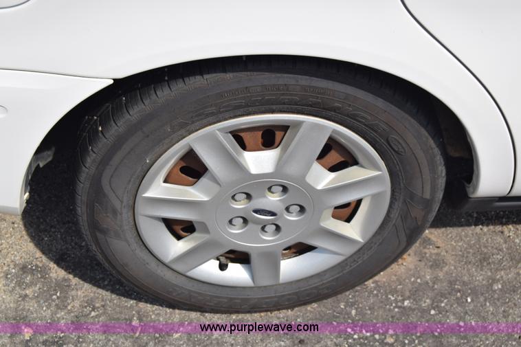 image for item K8544 2006 Ford Taurus SE