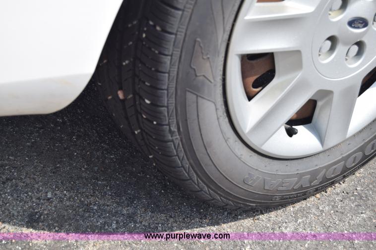 image for item K8544 2006 Ford Taurus SE