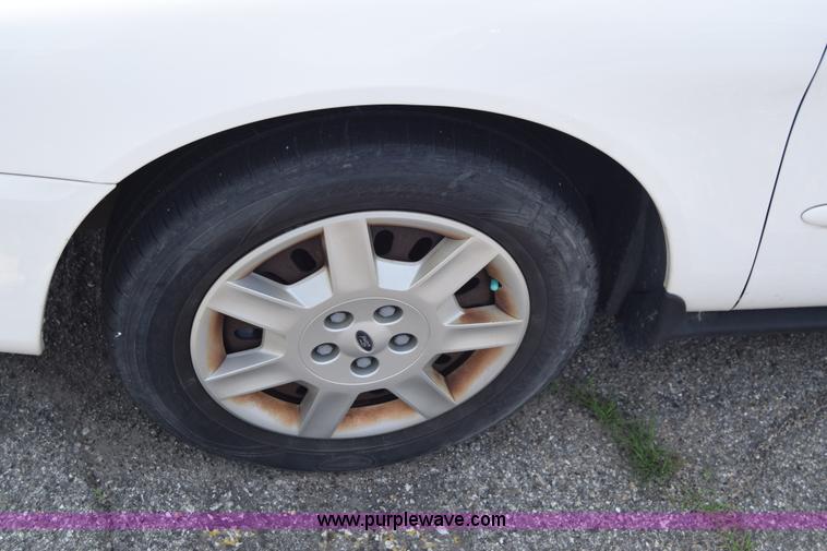 image for item K8544 2006 Ford Taurus SE