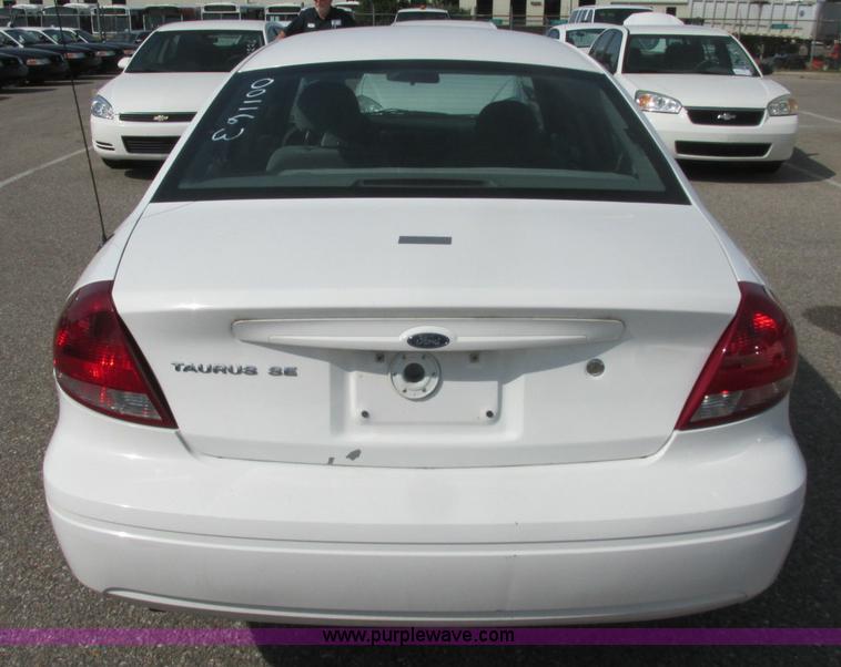 image for item K8547 2006 Ford Taurus SE