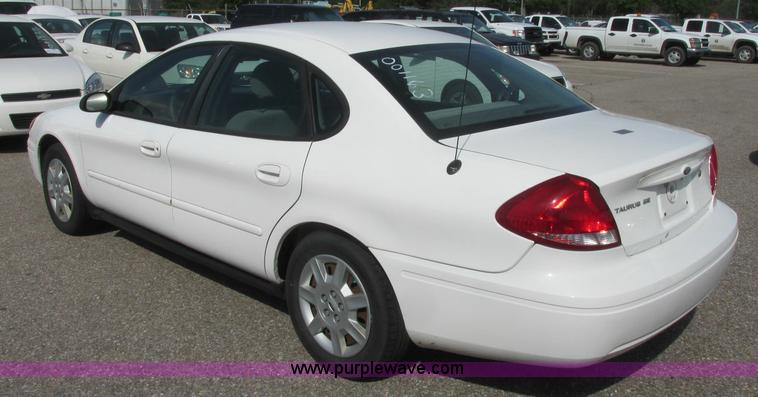 image for item K8547 2006 Ford Taurus SE