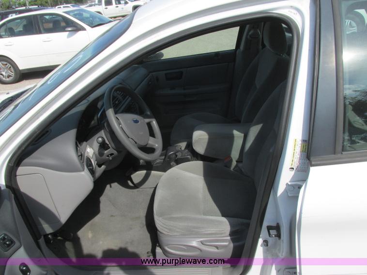 image for item K8547 2006 Ford Taurus SE