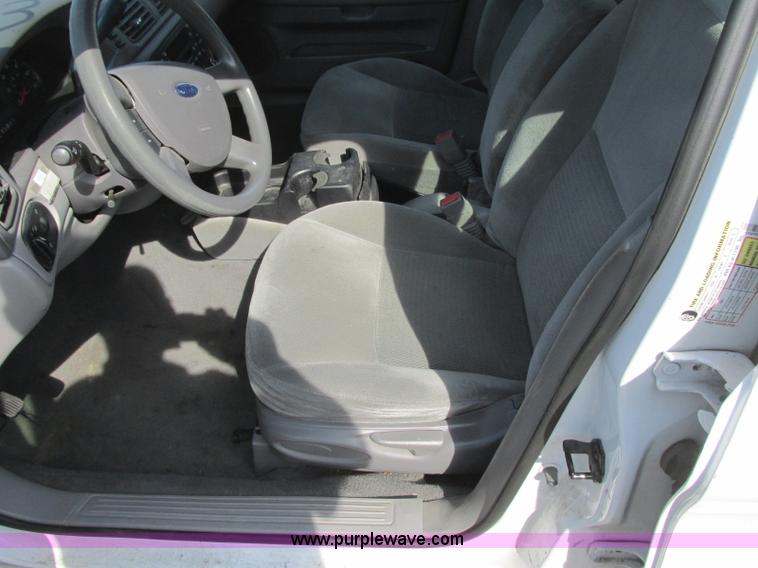 image for item K8547 2006 Ford Taurus SE