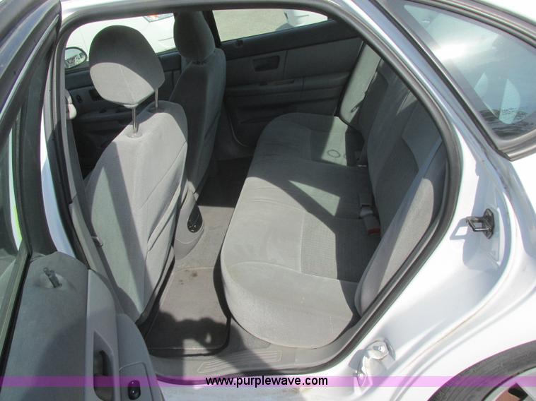 image for item K8547 2006 Ford Taurus SE