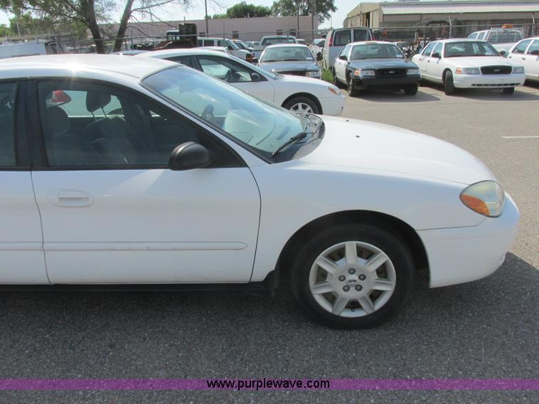 image for item K8547 2006 Ford Taurus SE