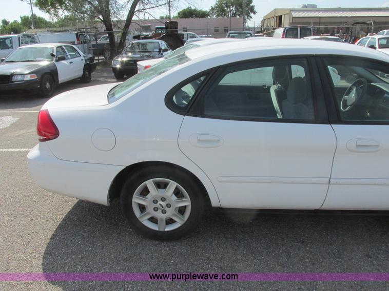 image for item K8547 2006 Ford Taurus SE