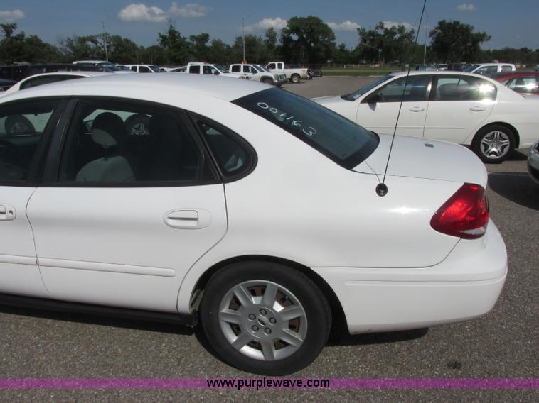image for item K8547 2006 Ford Taurus SE