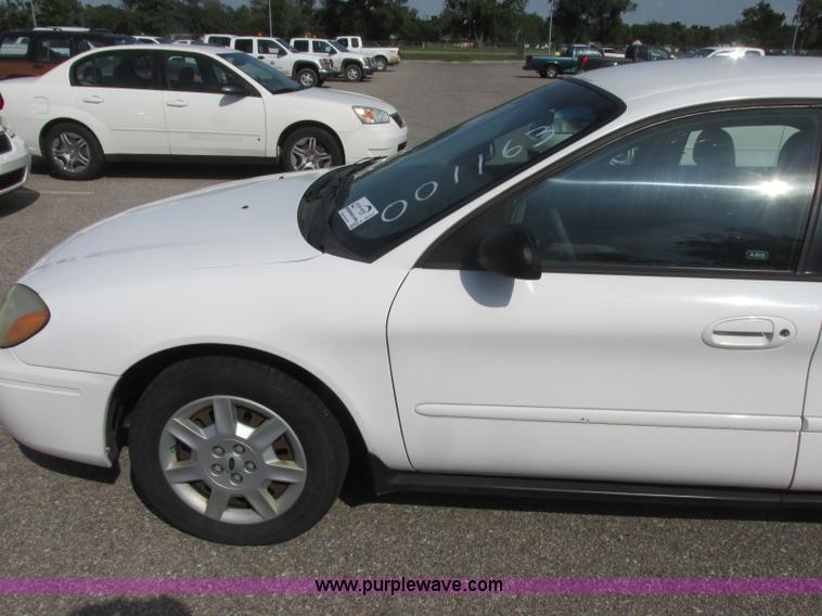 image for item K8547 2006 Ford Taurus SE