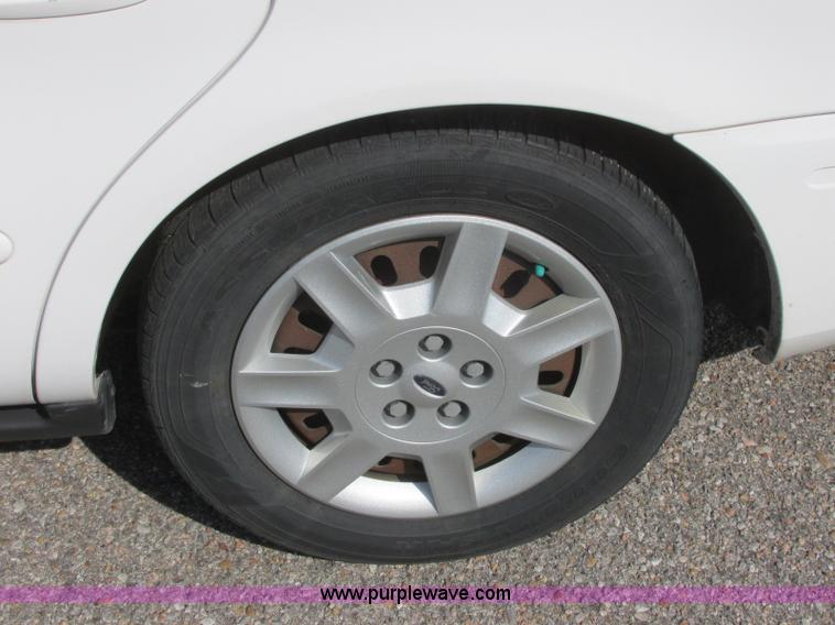 image for item K8547 2006 Ford Taurus SE