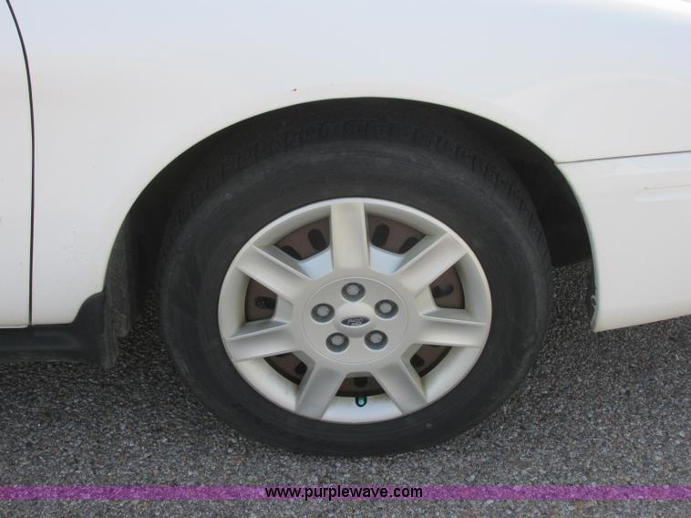 image for item K8547 2006 Ford Taurus SE