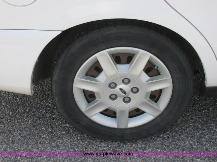 image for item K8547 2006 Ford Taurus SE