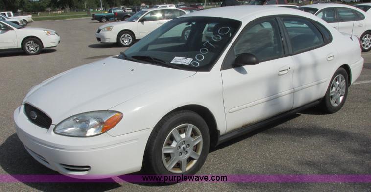 image for item K8548 2005 Ford Taurus SE