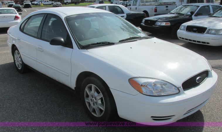 image for item K8548 2005 Ford Taurus SE