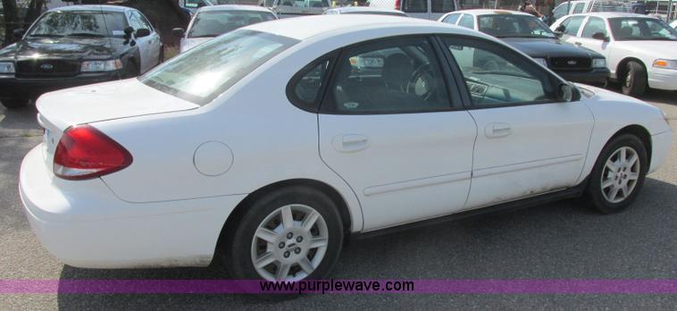 image for item K8548 2005 Ford Taurus SE