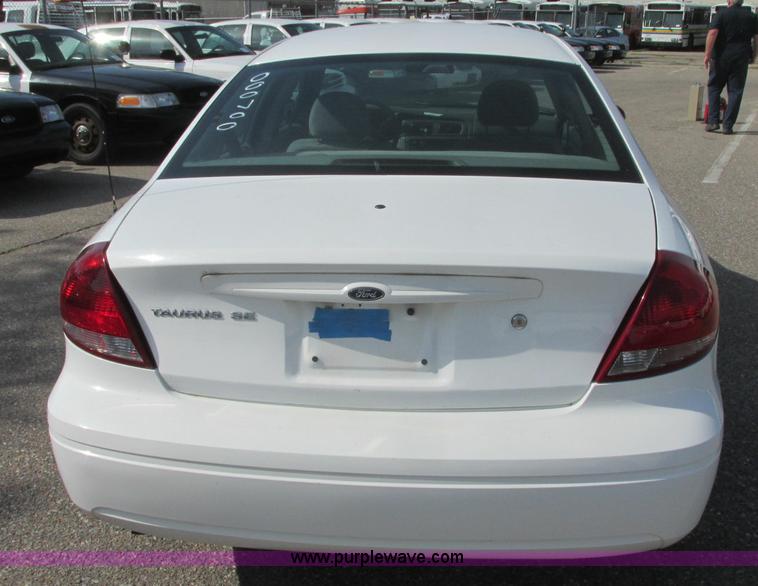 image for item K8548 2005 Ford Taurus SE
