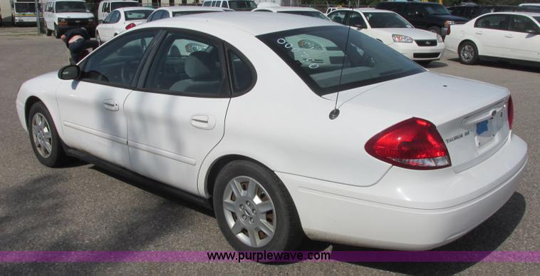 image for item K8548 2005 Ford Taurus SE