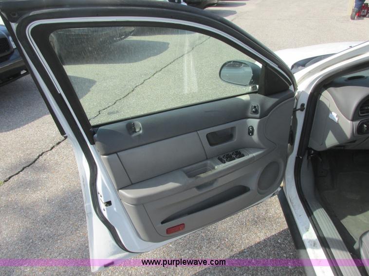 image for item K8548 2005 Ford Taurus SE