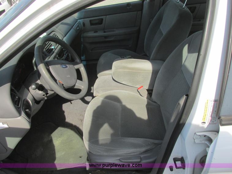 image for item K8548 2005 Ford Taurus SE